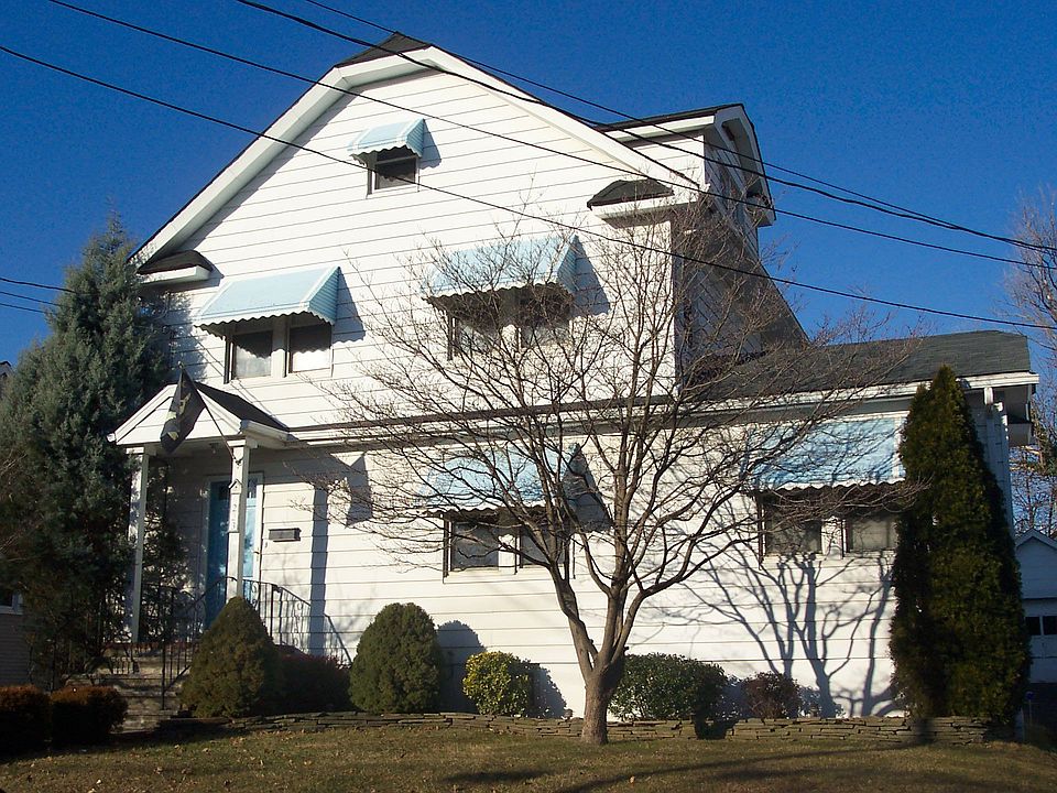 MAINTENANCE FREE COLONIAL - NOT IN A FLOOD ZONE!
