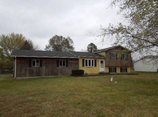 2446 Arrow Head Dr, Lapeer, MI 48446