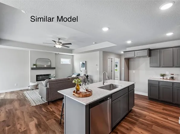 318 NE Chalet St, Elkhart, IA 50073