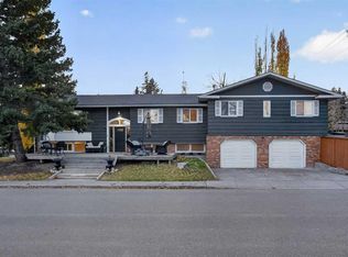 1415 E Lake Ontario Dr SE, Calgary, AB T2J 4Y4