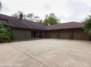8804 Sunflower Cir, Urbandale, IA 50322