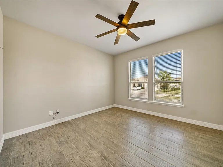 7721 Dove Hollow Dr — Photo 32