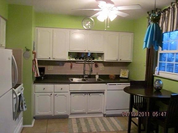 Kitchen is now painted A neutral color.