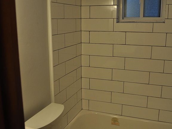 FULL BATH ROOM