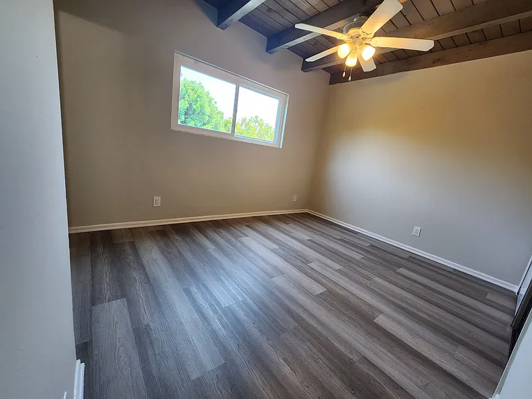 15043 Victory Blvd #11 — Photo 18