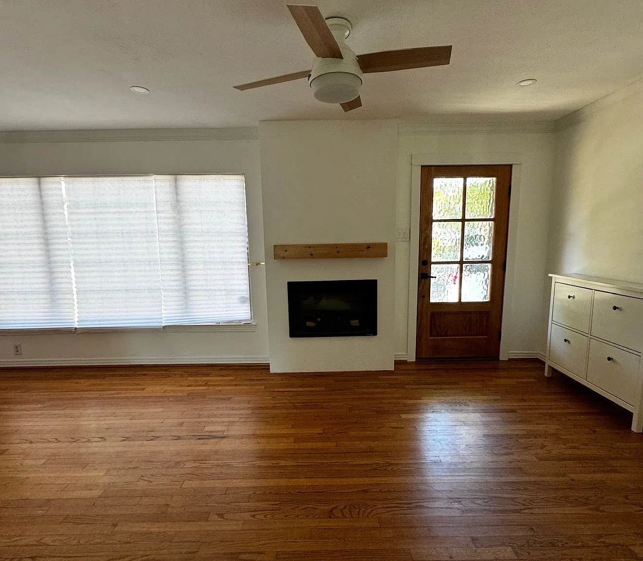 3 bed, 2.5 bath, 1200 sqft, $2,500 — Photo 2