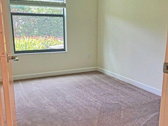 4th image of 10019 W Villa Cir