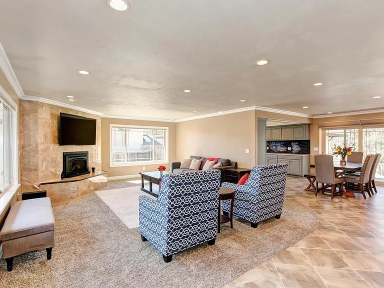 8402 Acorn Dr — Photo 3