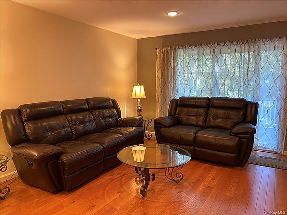 5th image of 1002 Scarborough Dr