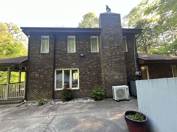 2nd image of 744 Woodland Hls