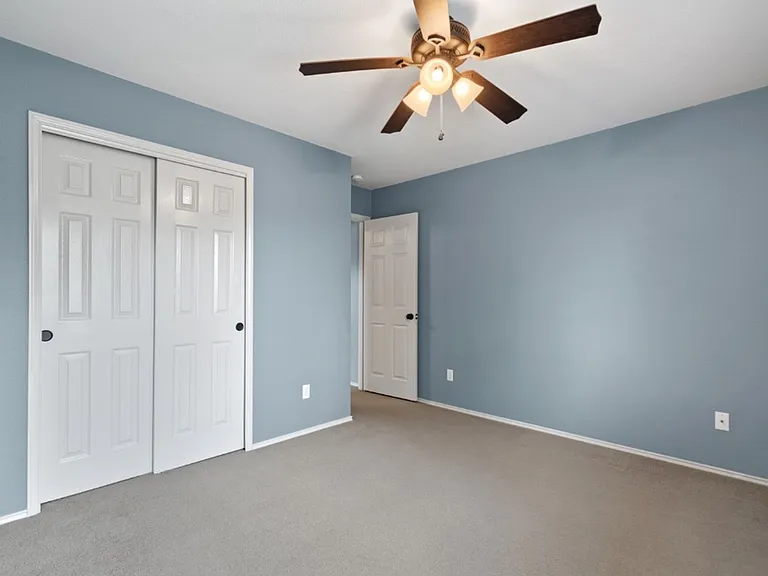 2704 Greenlee Dr — Photo 25
