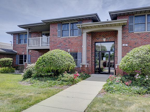 2nd image of 641 Cambridge Ct Unit 1-A