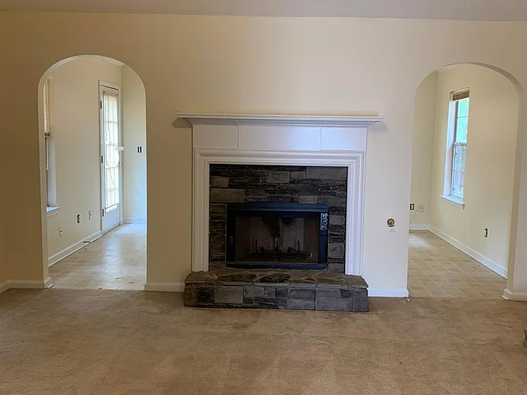 414 Summer Hill Cir — Photo 2