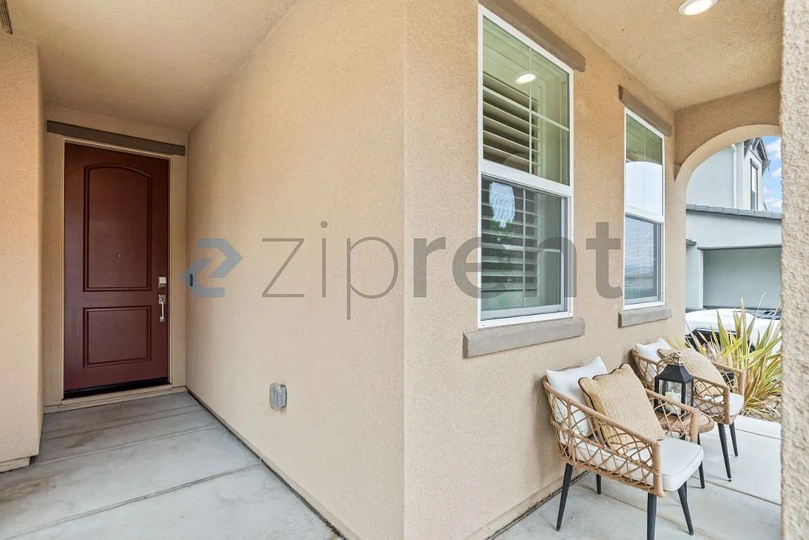5 bed, 2984 sqft, $5,250 — Photo 3
