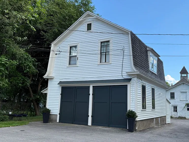 208 Lake Ave #B — Photo 1