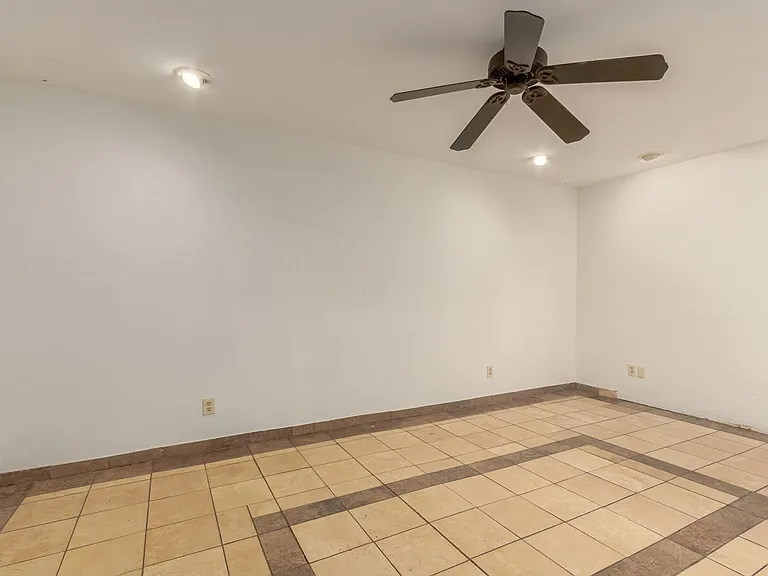 805 W Toledo St — Photo 16