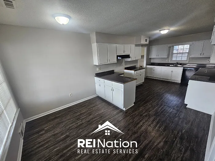 5 bed, 3.0 bath, 2603 sqft, $2,195 — Photo 4