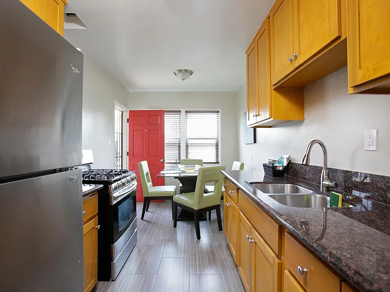 6322 Vineland Ave #4 — Photo 8