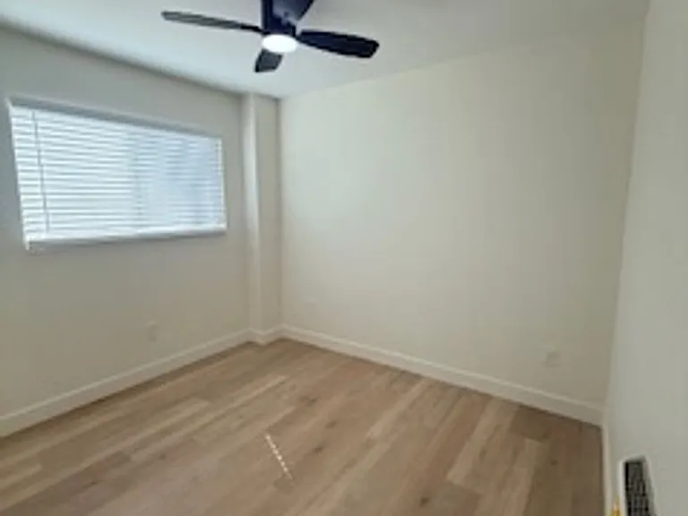 4525 Rainier Ave — Photo 29