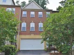 8877 Royal Doulton Ln, Fairfax, VA 22031
