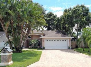 10574 Lake Vista Dr, Seminole, FL 33772