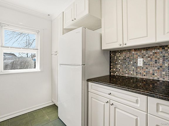 5th image of 109 Hillside Pl Floor 2