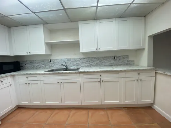 10000 NW 80th Ct, Hialeah Gardens, FL