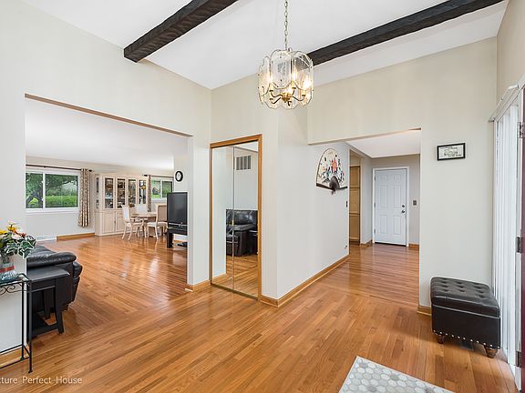 4th image of 6824 Martin Dr
