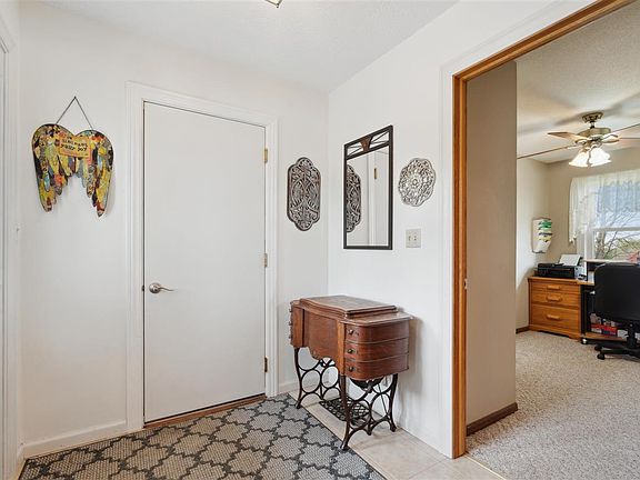 4th image of 3167 Ravenwood Dr NE