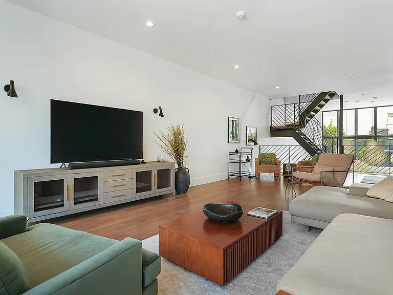 428 Van Brunt St #1 — Photo 30