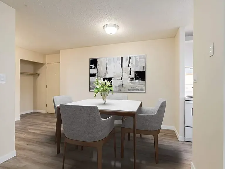 42 Campbell Cres SE #102 — Photo 2