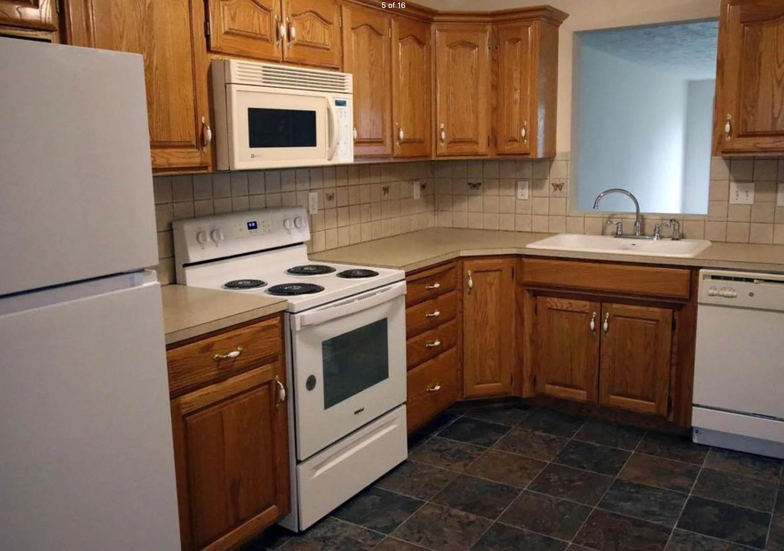Charming 2BR House in Old Town Bellevue — Photo 2