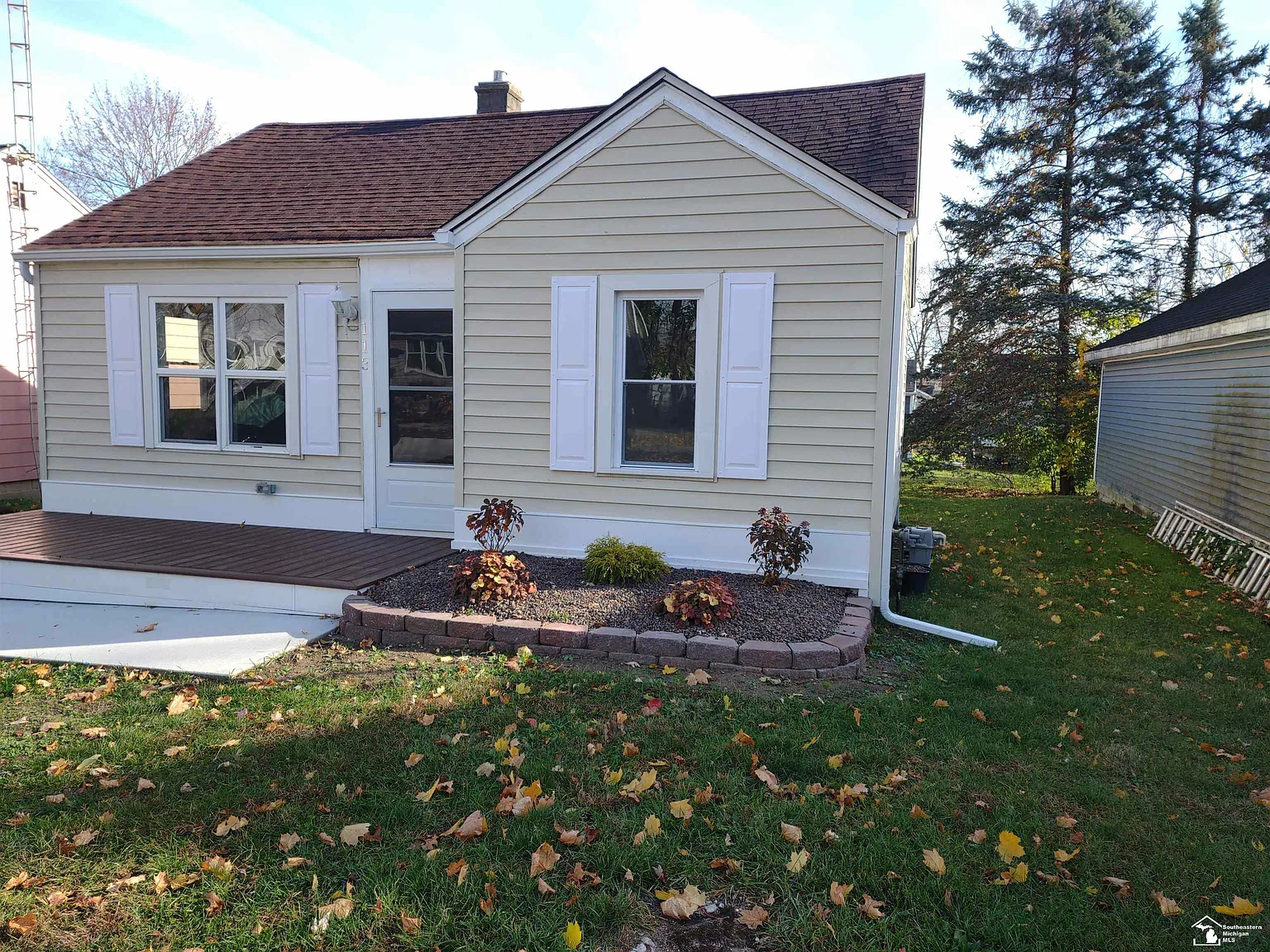113 Walnut St photo 1