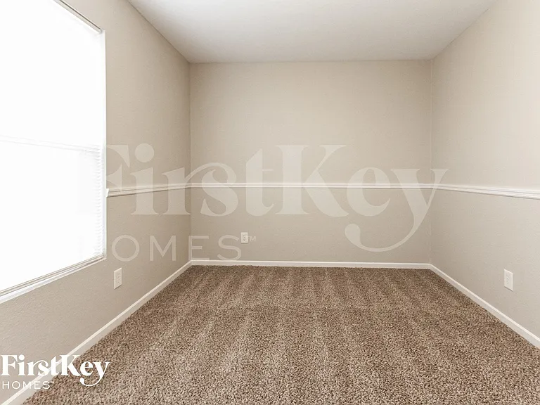 8715 Hosta Way — Photo 9