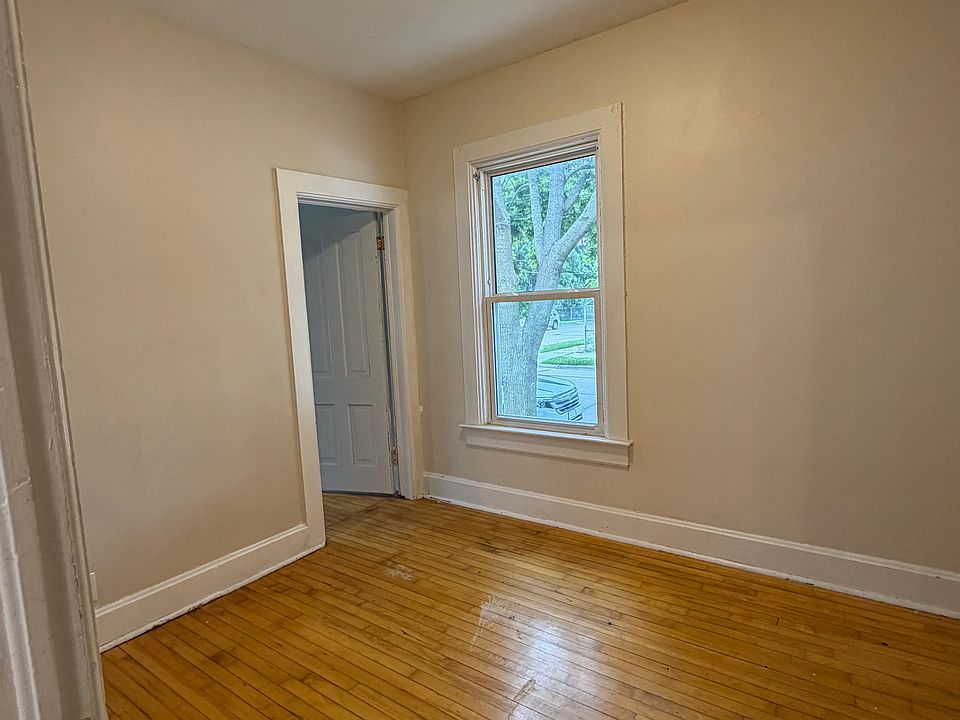 2nd image of 1001 Delamere Ave