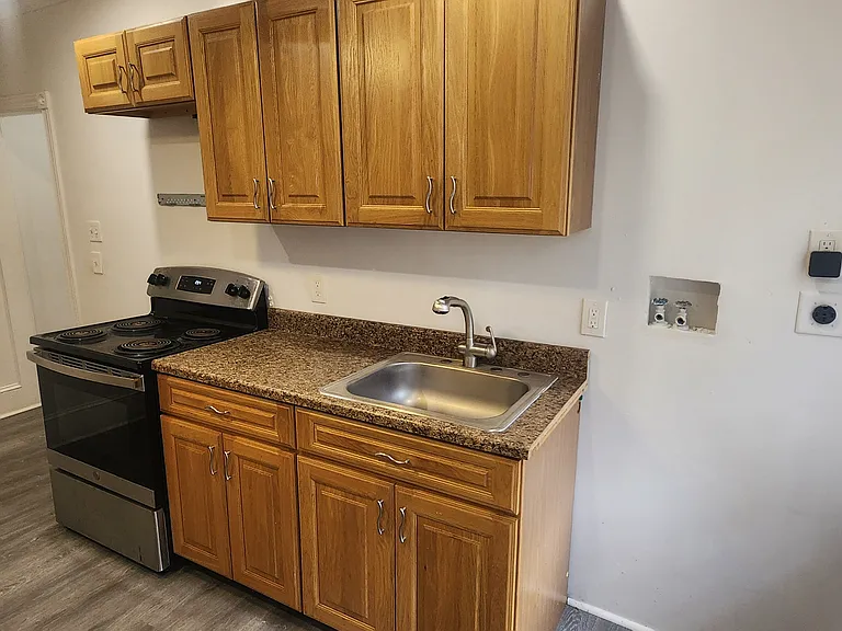 445 Hansberry St #2 — Photo 8