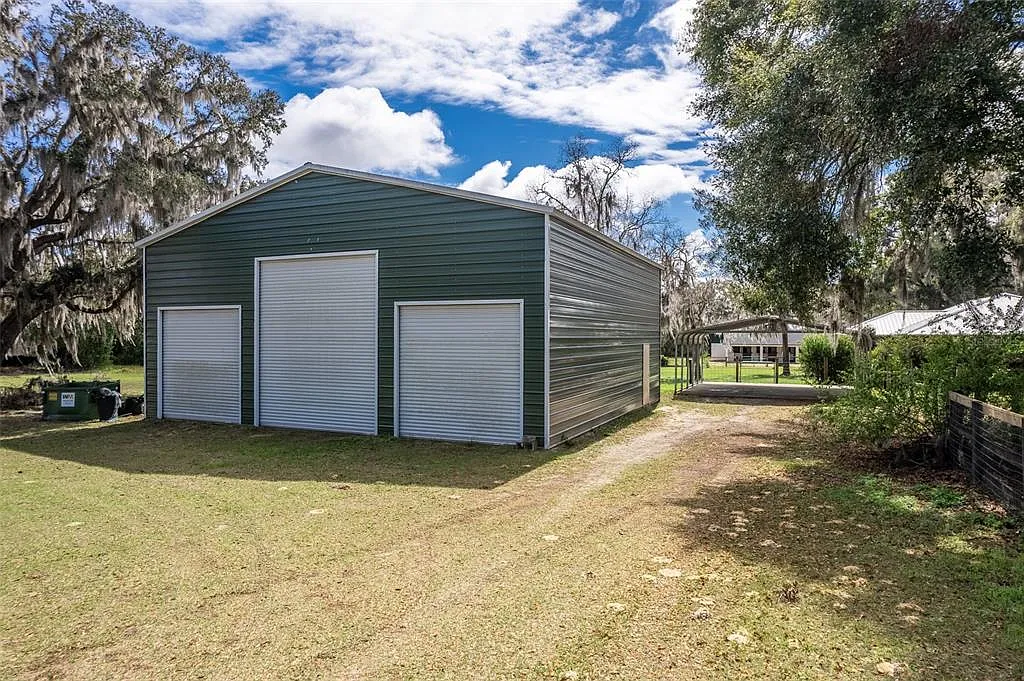 3 bed, 2.0 bath, 2470 sqft, $3,500 — Photo 3