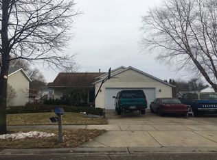 704 Kommer Ct NW, Grand Rapids, MI 49504