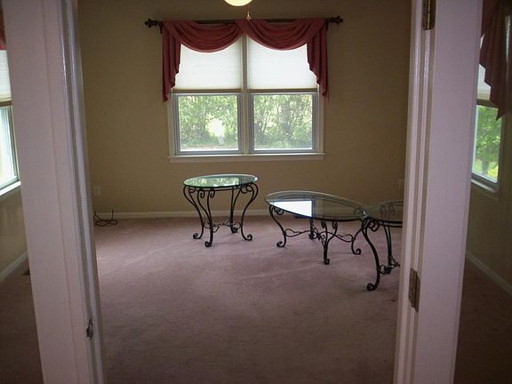 4th image of 813 Lees Ct