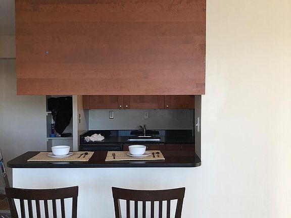 Bar area between kitchen & LR