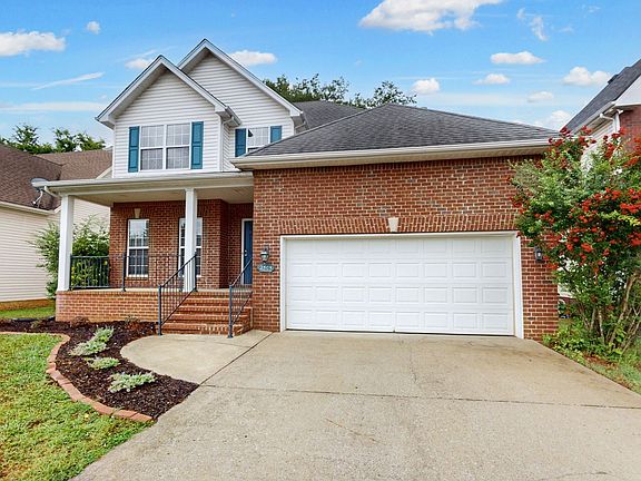 3rd image of 2503 Oak Hill Dr