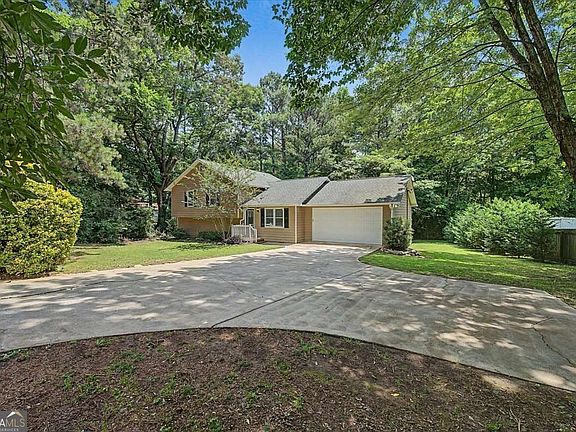 2nd image of 558 Peeples Valley Rd NE
