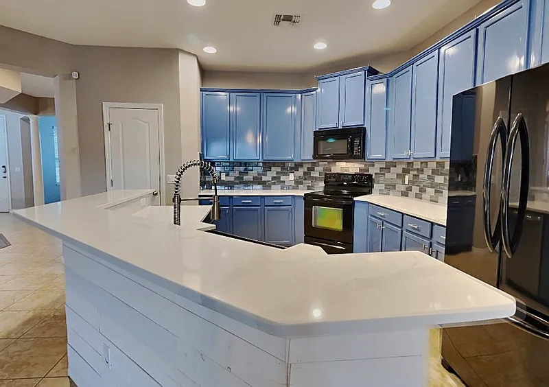 4 bed, 3.0 bath, 2400 sqft, $3,199 — Photo 2