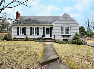 76 Southern Hills Cir, Henrietta, NY 14467