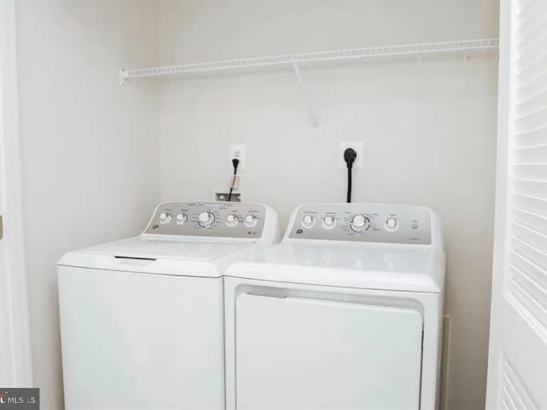 118 Charlotte St — Photo 15