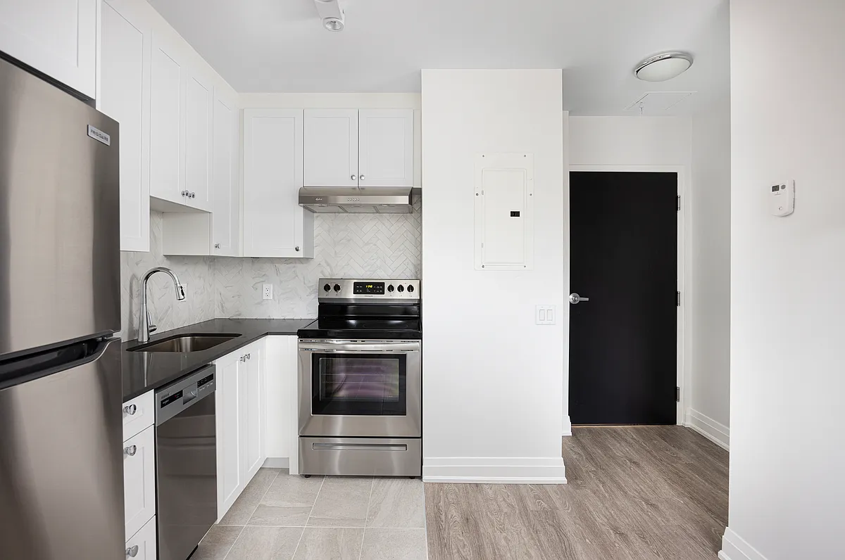 2701 Eglinton Ave W — Photo 4