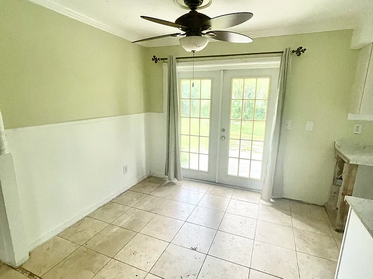 225 Avacado Ct #4 — Photo 6
