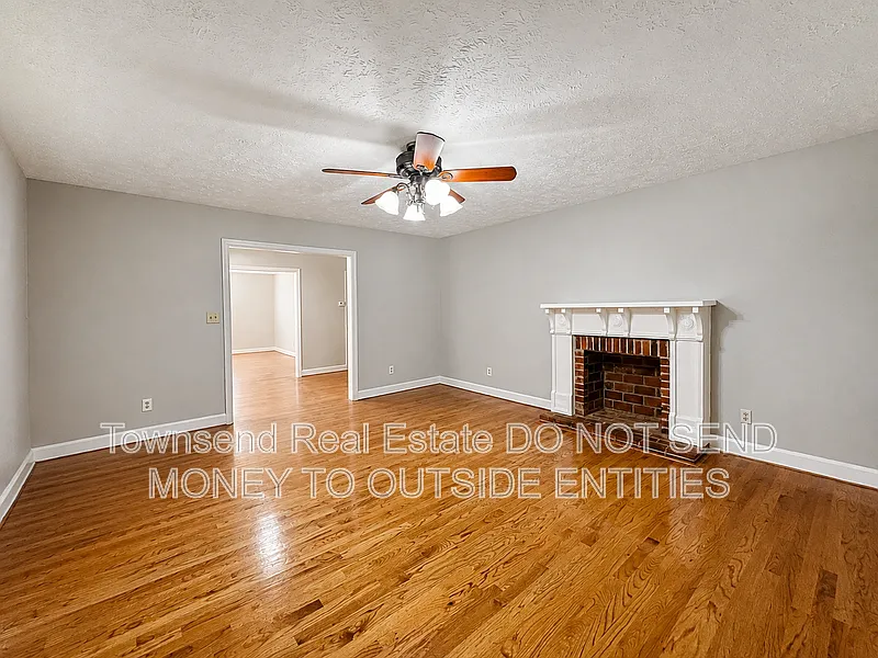 5 bed, 3.0 bath, 3776 sqft, $3,045 — Photo 2