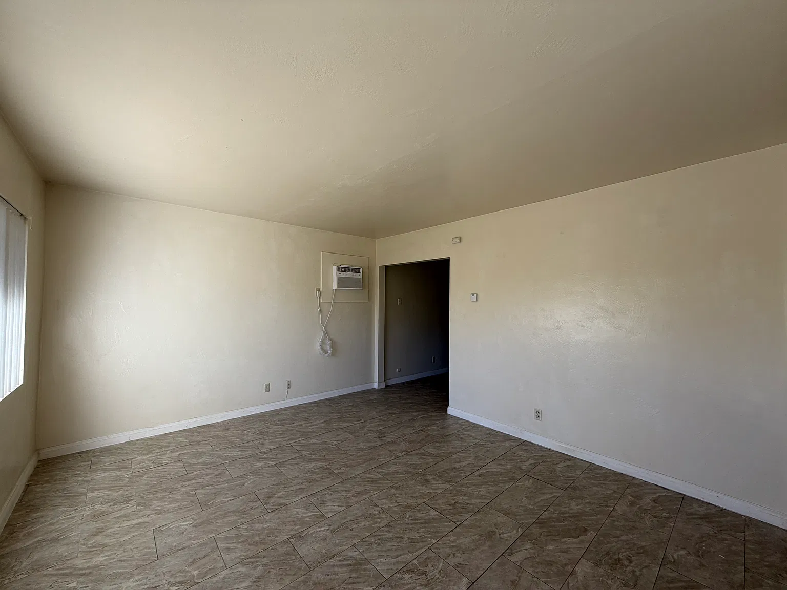2 bed, 750 sqft, $1,600 — Photo 3
