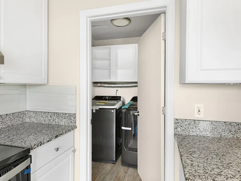 1014 Hooper Ave NE — Photo 16